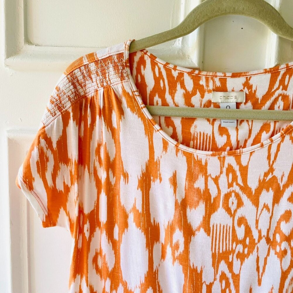 Chicos Orange Ikat Abstract Print Knit Top Size XS w/ Details on Short Sleeves